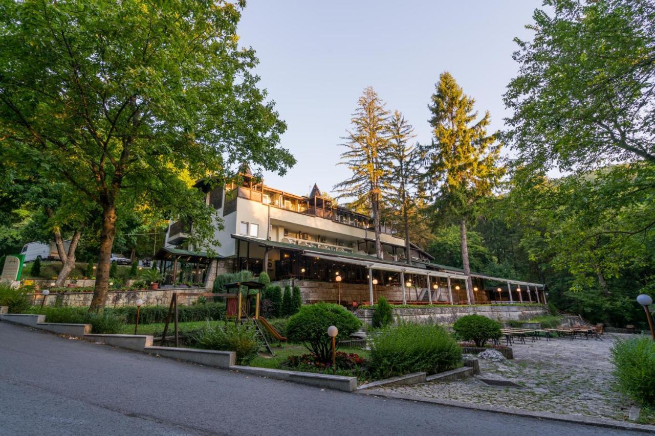 Family Park Hotel Kyoshkove Schumen Exterior foto