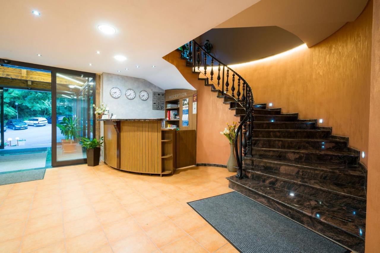 Family Park Hotel Kyoshkove Schumen Exterior foto